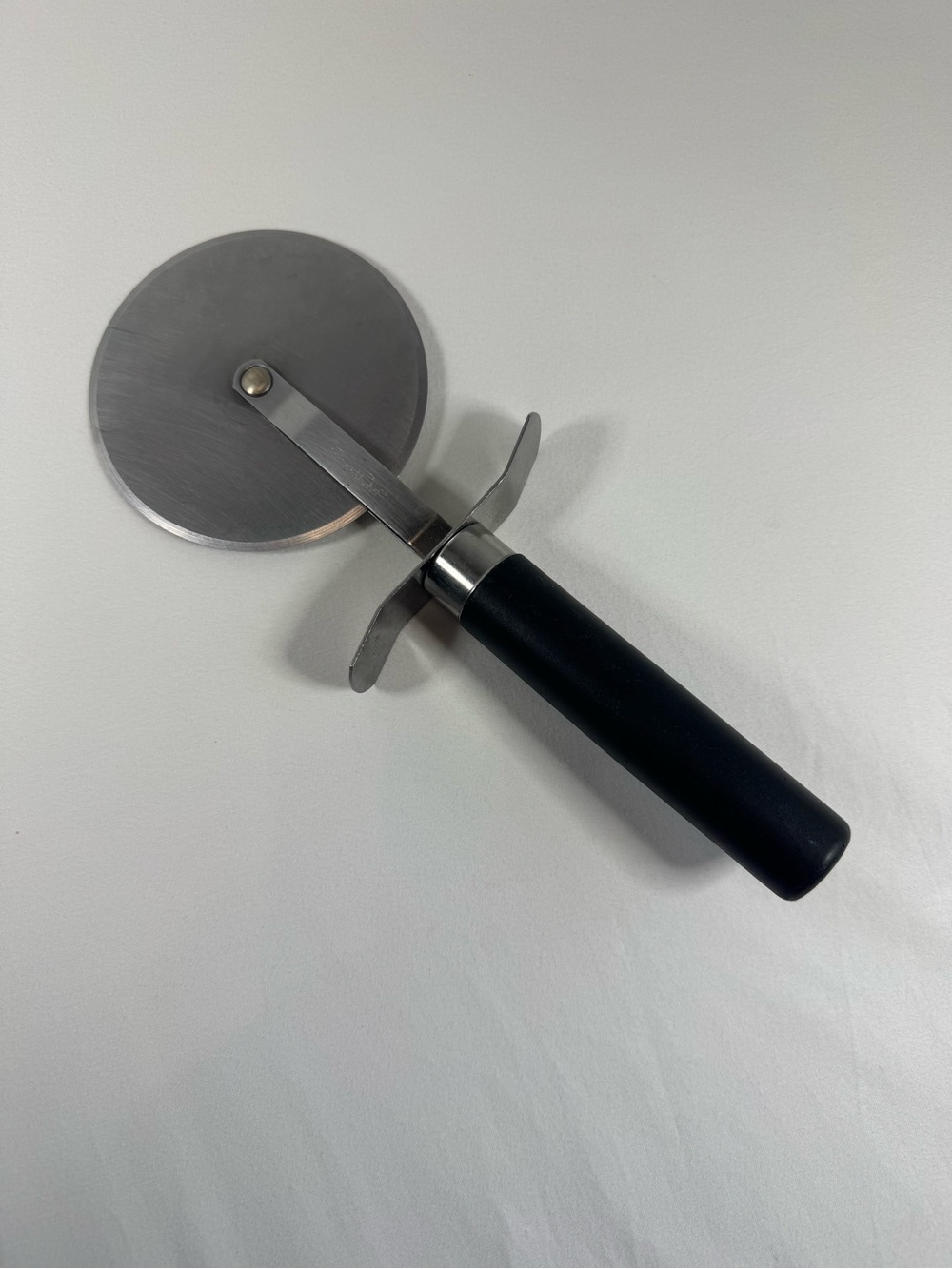 Pampered Chef #1301 Classic Black handle Pizza Cutter Large Wheel